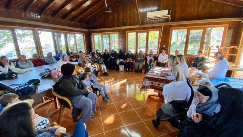 Annelere aile içi iletişim eğitimi