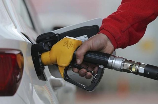 Petrol fiyatlarında hızlı düşüş
