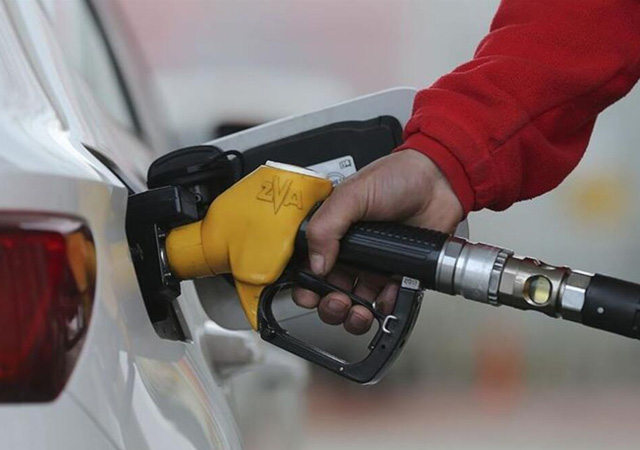 Petrol fiyatlarında hızlı düşüş