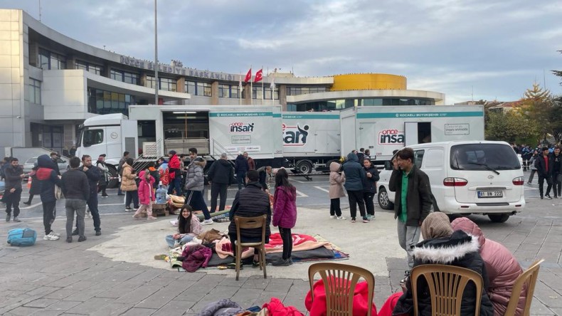 Büyükşehir’in mobil afet tırları Düzce’de