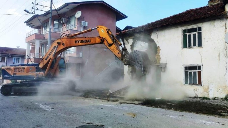 Kış turizmi destinasyonunda metruk ev temizliği