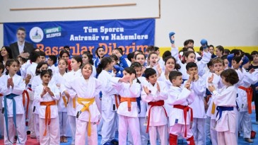 Minik bedenler karate şampiyonasında ter döktü