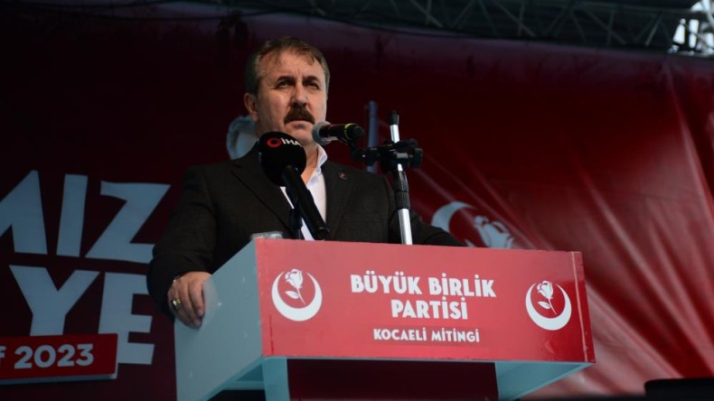 Mustafa Destici: “Kim başörtüsü düşmanları ile kol kola göreceğiz”