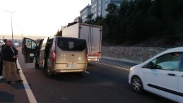 D-100’de 3 araç birbirine girdi: 1 yaralı