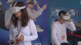 Dev projede inşa edilecek evleri sanal gerçeklik gözlüğüyle gezdiler