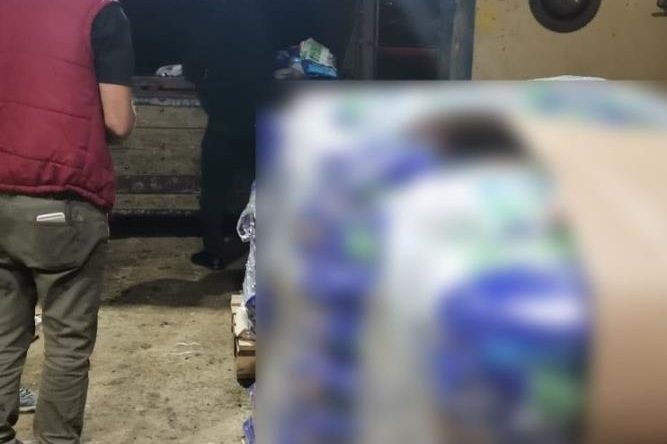 Başiskele’de polisten iş yerine sahte deterjan baskını