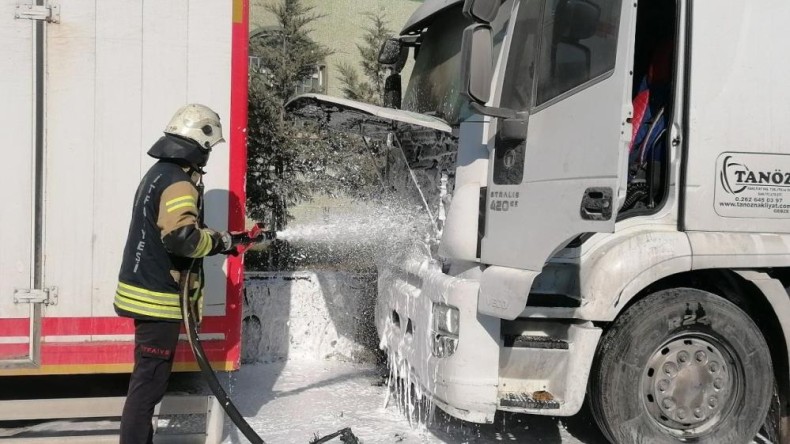 Tamire getirilen tırda yangın