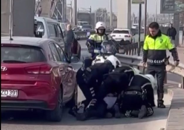 Ağabeyinin otomobilini çaldı