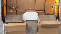 Durdurulan araçtan 2 milyon dolu makaron çıktı: Gözaltılar var