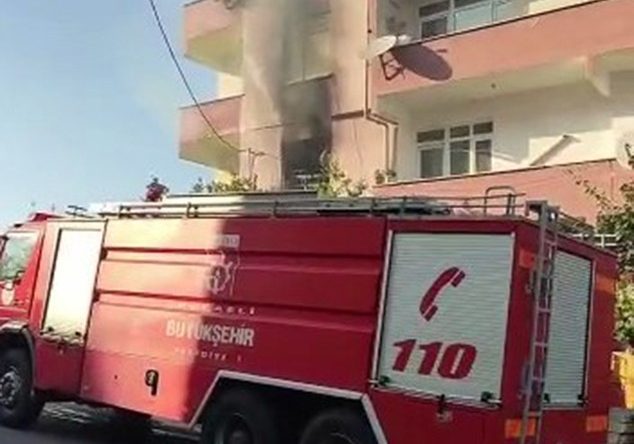 Apartman dairesi alev alev yandı