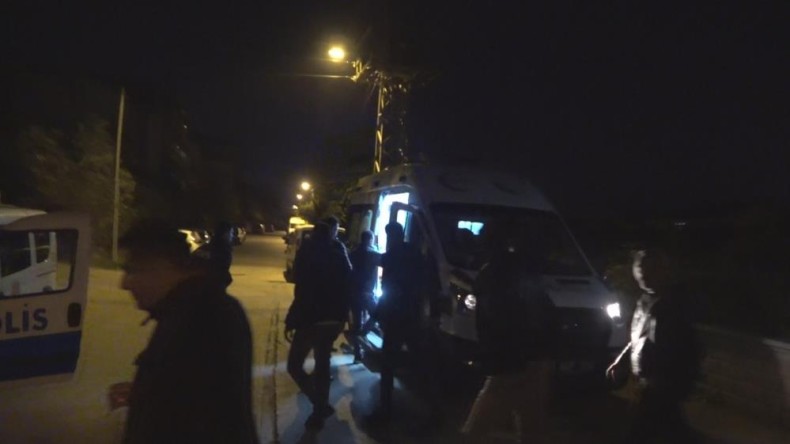 Eşiyle tartışan şahıs silahla kendini eve kilitledi