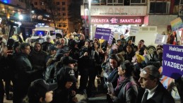 İzinsiz yürümek isteyen gruba polis müdahalesi