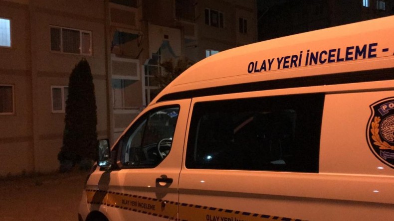 Oğlunun saldırısına uğradı, boğazını sıkarak hastanelik etti