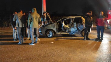 Lüks araçla çarpışan otomobildeki 4 kişi yaralandı