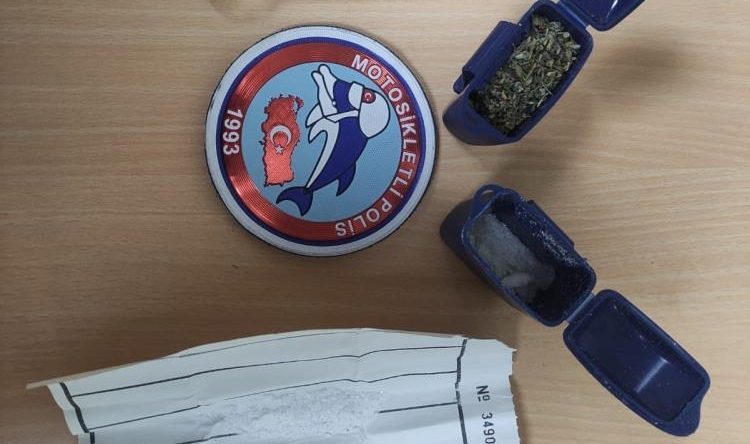 Polisin durdurduğu aracın klimasından uyuşturucu çıktı