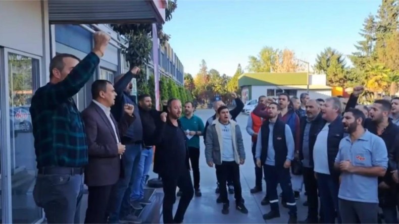DYO fabrikasında alkışlı sloganlı eylem