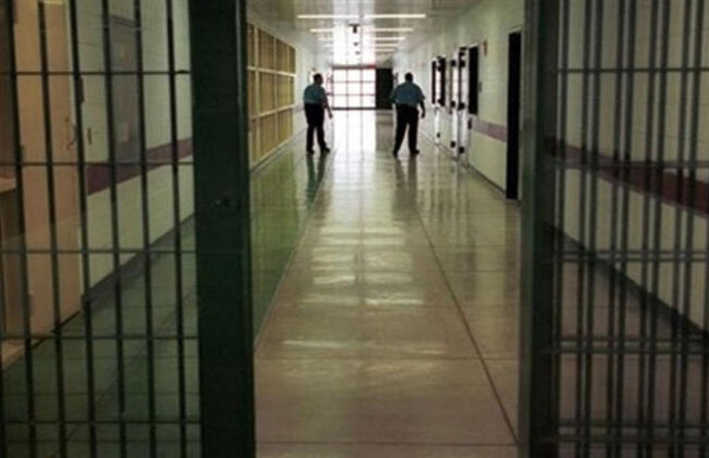 Cezaevindeki müvekkiline uyuşturucu madde veren avukat tutuklandı