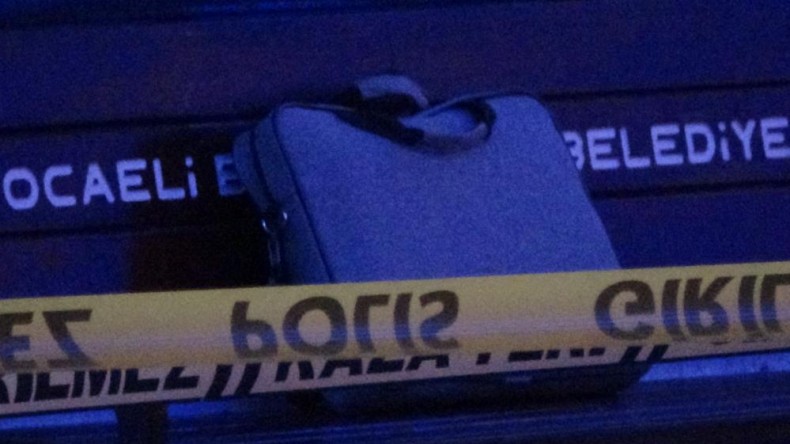 Otobüs durağındaki şüpheli çanta polisi alarma geçirdi