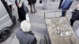 Bastığı iş yerinde 2 kişiyi silahla yaraladı