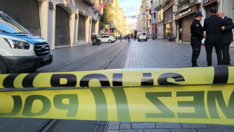 İstiklal caddesinde patlama; Çok sayıda yaralı….