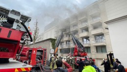Sarayda yangın çıktı; Mahsur kaldılar!
