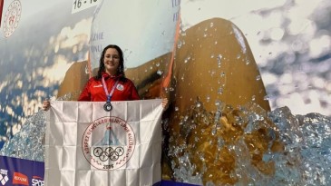 Körfezli Zeynep Mersin’de gümüş madalya aldı