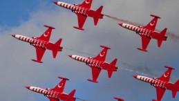 Türk Yıldızları’na ait eğitim uçağı düştü