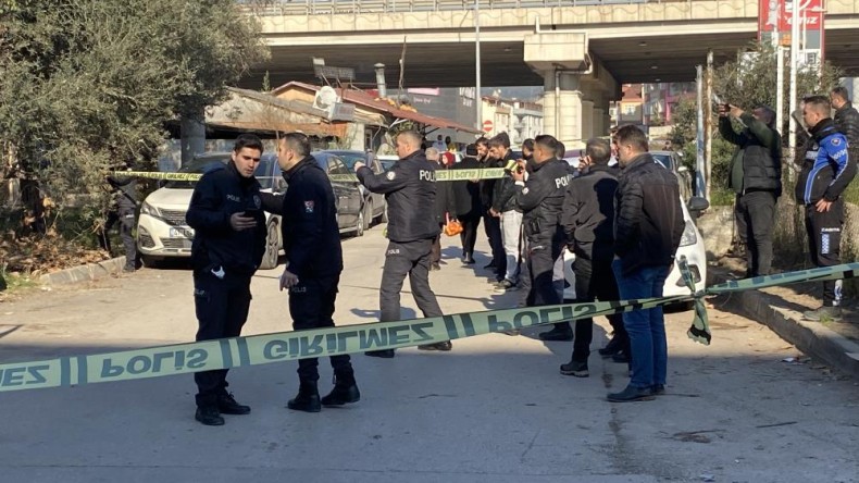 Eski karısı ve yeni kocasına defalarca ateş etti