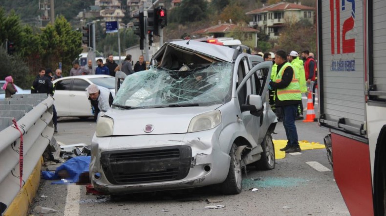 Tanker, ticari araca çarptı; Ölüler var