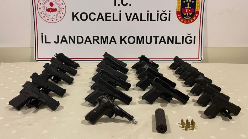 Çokça tabanca ele geçirildi