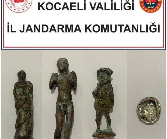 2 şüphelinin üstünde sikke ve 3 tarihi obje ele geçirildi