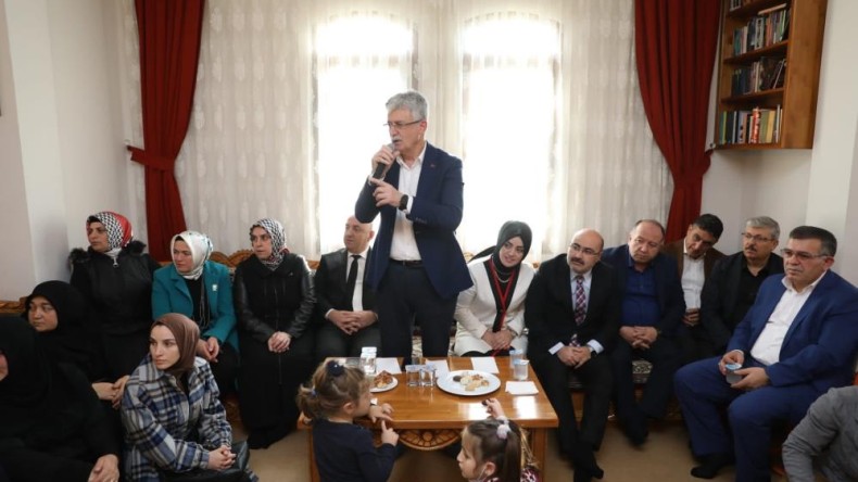 Başkan Ellibeş: “Onlar geçmişi özleye dursun”