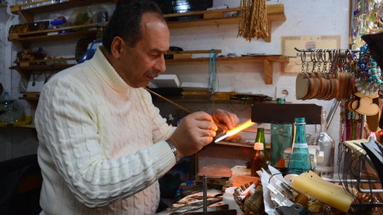 Yıllardır gözünü ateşten ayırmıyor