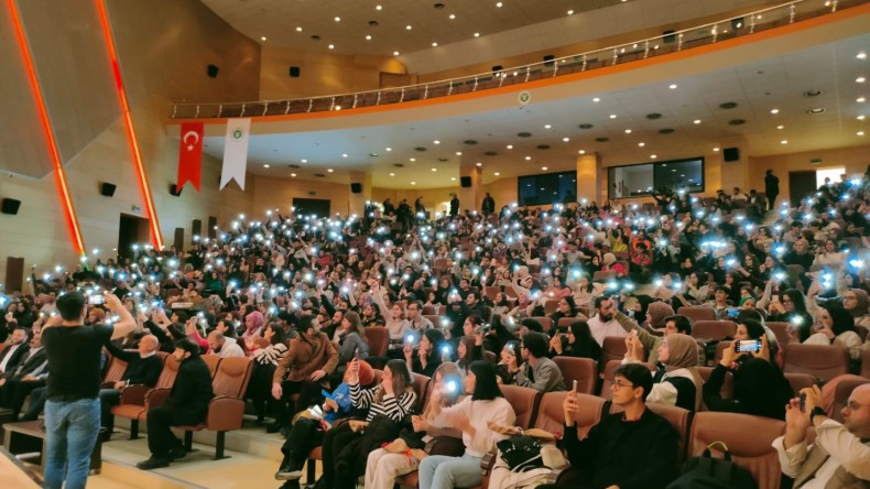 Büyükşehir’den öğrencilere finaller öncesi moral konseri