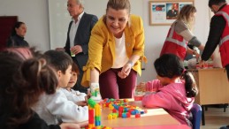 Aşevinin kazanları onlar için kaynıyor