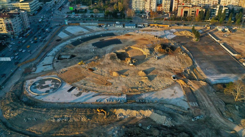 Milli İrade Meydanında saha imalatlarına devam