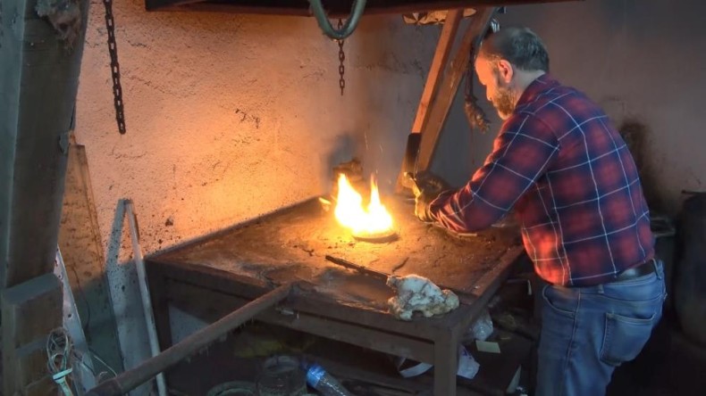 Bakırcılar Çarşısı’nın tek bakır ustası