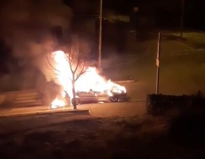 Seyir halindeki otomobil cayır cayır yandı