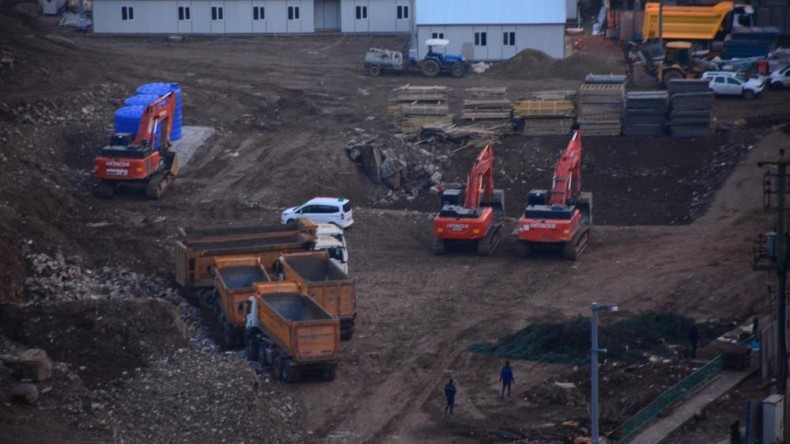 Kentsel dönüşüm için kazılan alandan tarihi mezar çıktı