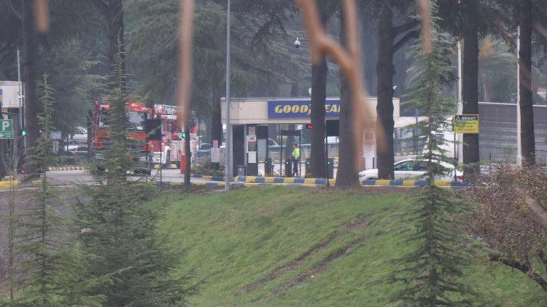 Lastik fabrikasında korkutan yangın