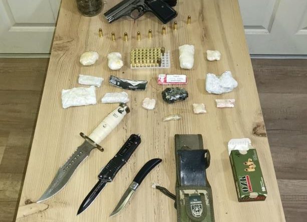 ‘Dur’ ihtarına uymadı, kovalamaca torbacının evinde bitti