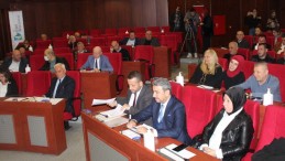 İzmit Belediyesi Meclisinde, araç satın alımı için kredi talebi oy birliğiyle kabul edildi