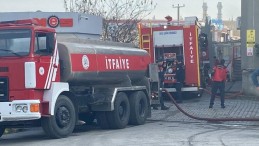 Fabrikada korkutan yangın; İşçiler sokağa döküldü