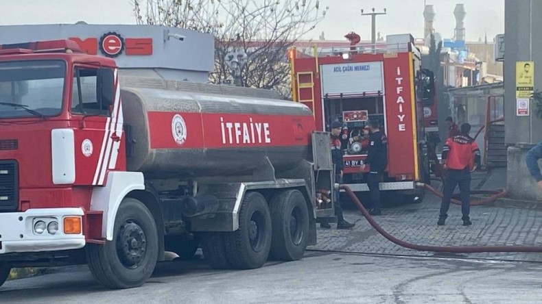 Fabrikada korkutan yangın; İşçiler sokağa döküldü