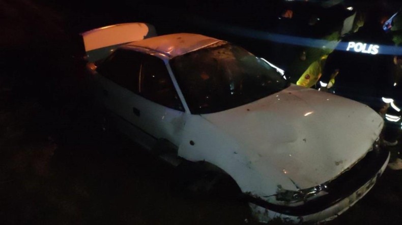 Alkollü sürücünün kullandığı otomobil sulama kanalına uçtu