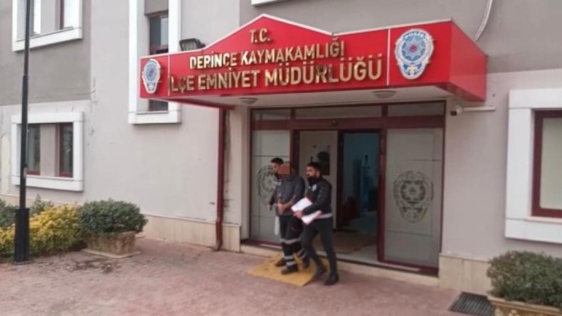 Tren istasyonunun peronlarından kablo çalan hırsız yakalandı