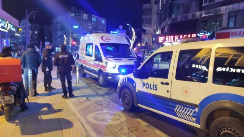 Cadde ortasında bıçaklı saldırı