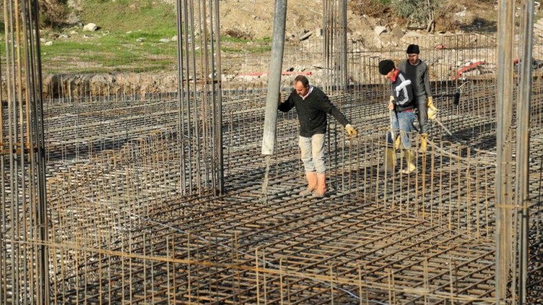 Gölcük’e yapılan yeni terminalin temel betonu atılıyor