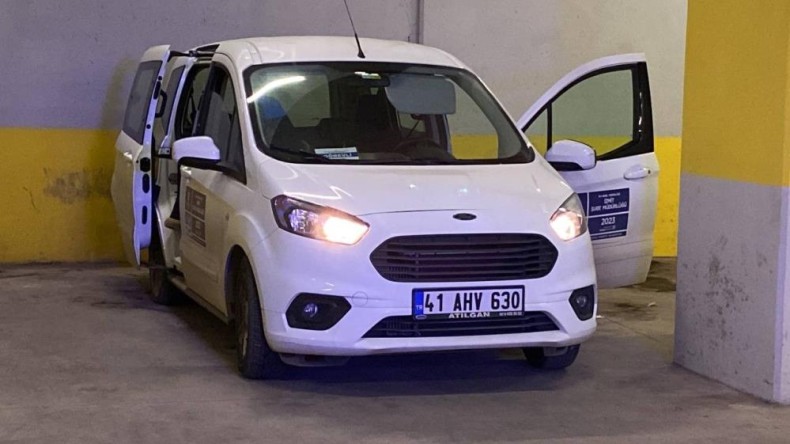 Otoparkta boğazından kesilmiş halde bulundu