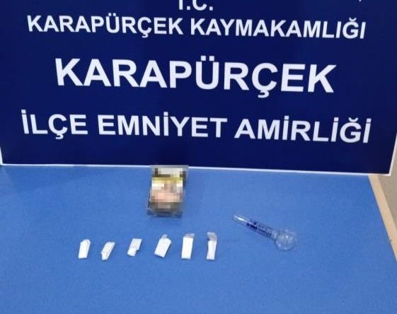Yola attığı sigara paketinden uyuşturucu çıktı